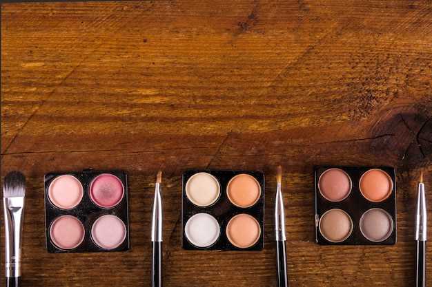 10 лучших палеток хайлайтеров для разных бюджетов