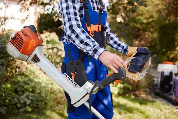 Как выбрать триммер Husqvarna для специфических задач в саду