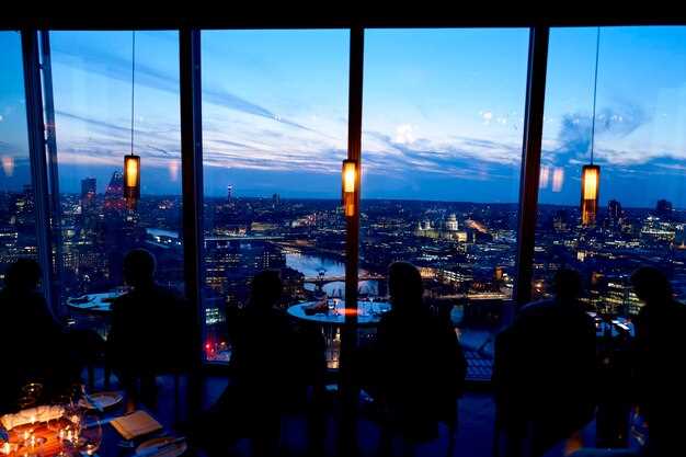 Доступные рестораны с видом на Неву