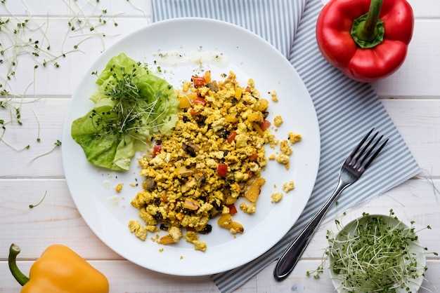 Как приготовить болтунью из тофу с куркумой