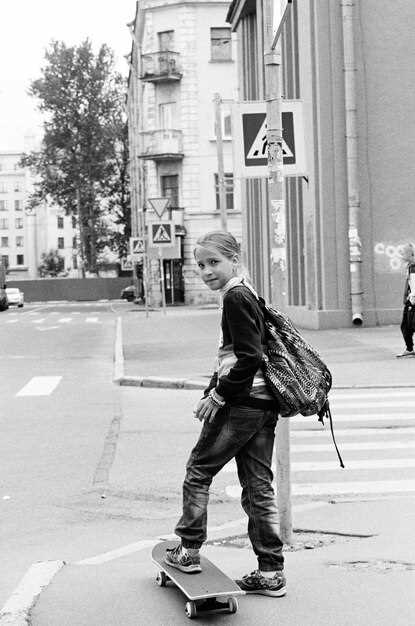 Тренды street style 2023: ключевые направления и их влияние на стиль жизни
