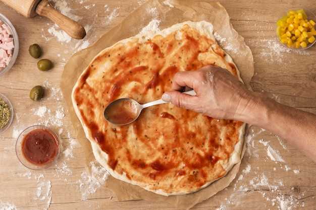 Пицца на лаваше с мясом: как приготовить за 15 минут
