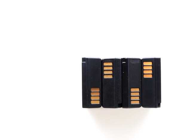 Ключевые характеристики аккумуляторов для DSLR и беззеркальных камер