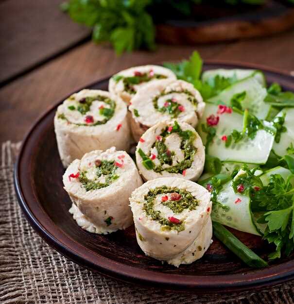 Советы по сервировке и подаче рулетов из курицы с сыром и шпинатом