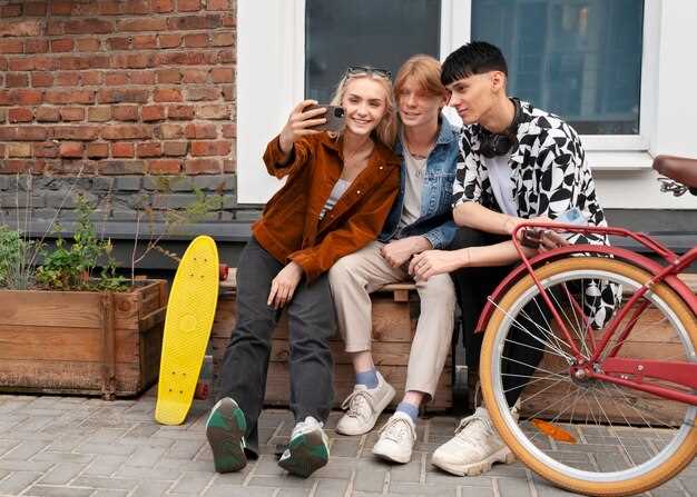 Особенности молодежных отношений: как строить и развивать связи
