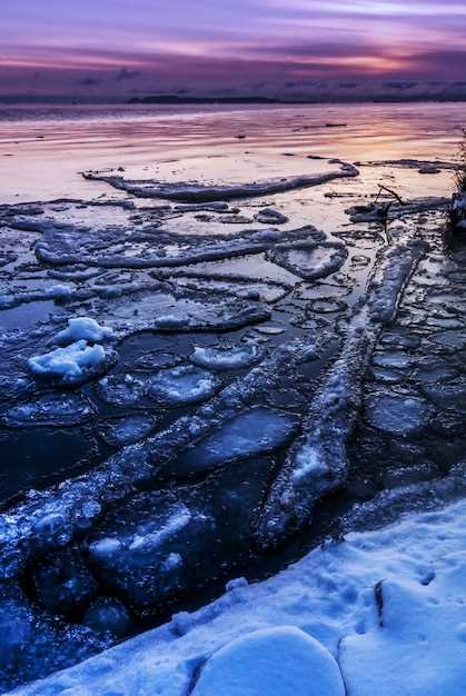 Научные исследования Луны: значение водоемов для будущих миссий
