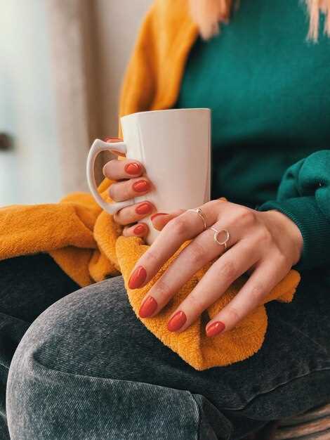 Как создать лунный маникюр: пошаговая инструкция