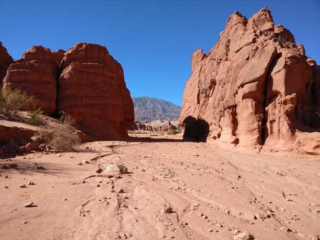 Тайны марсианских каньонов
