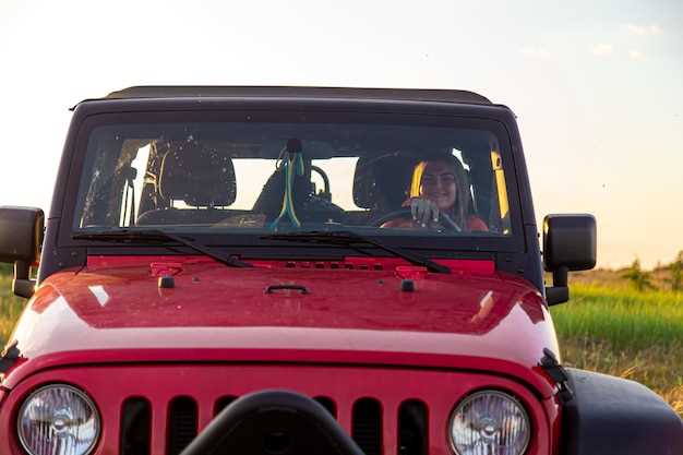 Сравнение Jeep Wrangler 4xe с конкурентами на рынке гибридных внедорожников