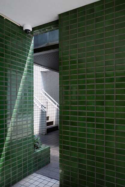 Декор и отделка ограждающей стены: идеи и рекомендации