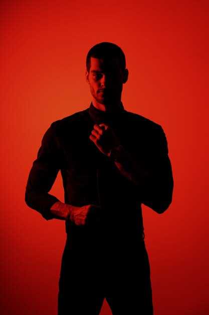 Портрет героя за экраном