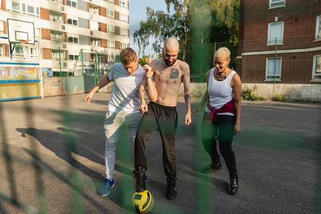 Топ уличных спортивных игр для активных компаний