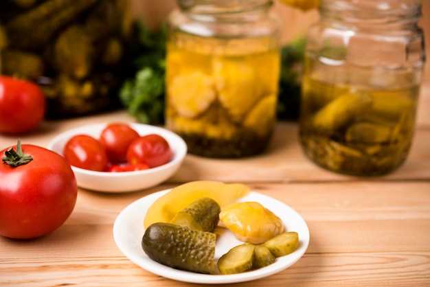 Маринованные огурцы с пряностями: секреты и способы приготовления