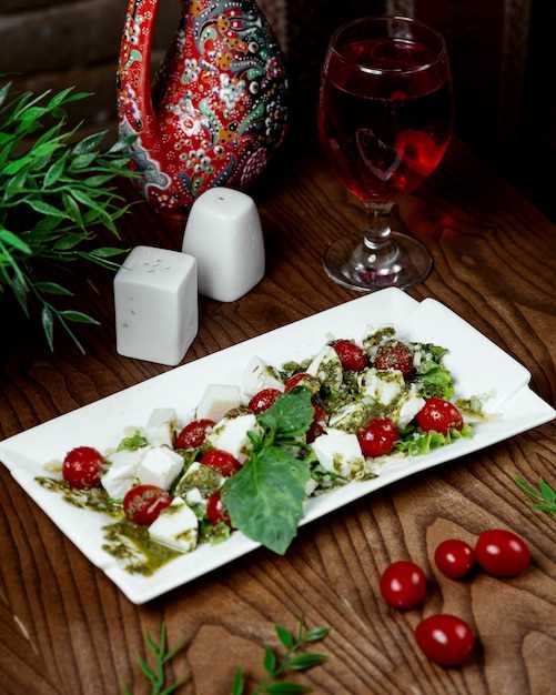 Простые и вкусные рецепты салатов для праздничного стола