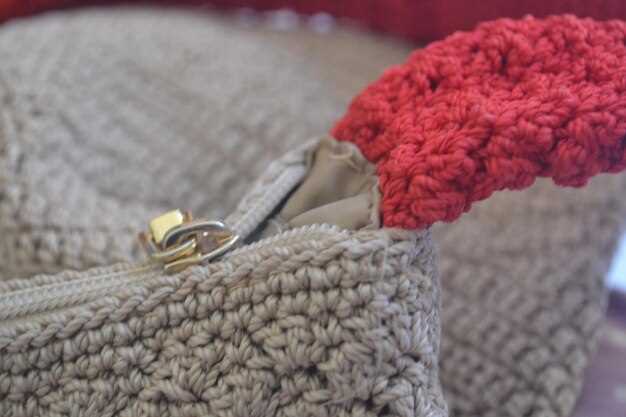 Идеи для дизайна и декора вязаных наволочек для интерьера