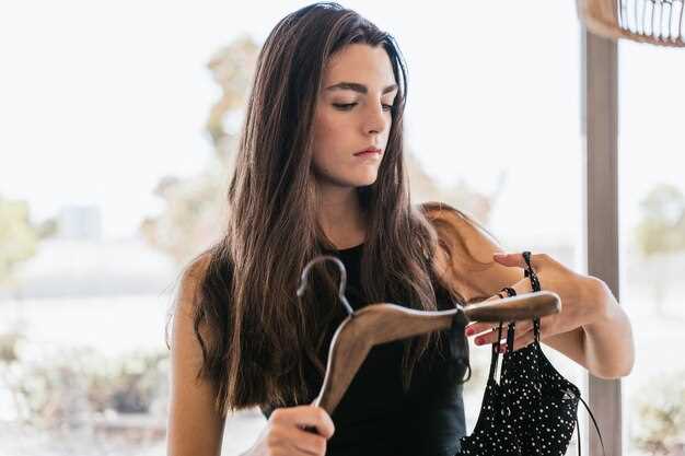 Модные короткие стрижки 2023 года для густых прядей