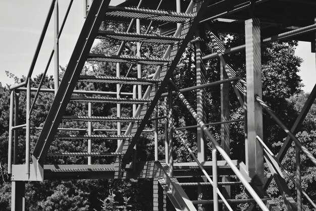 Леса для различных строительных задач: выбор и монтаж